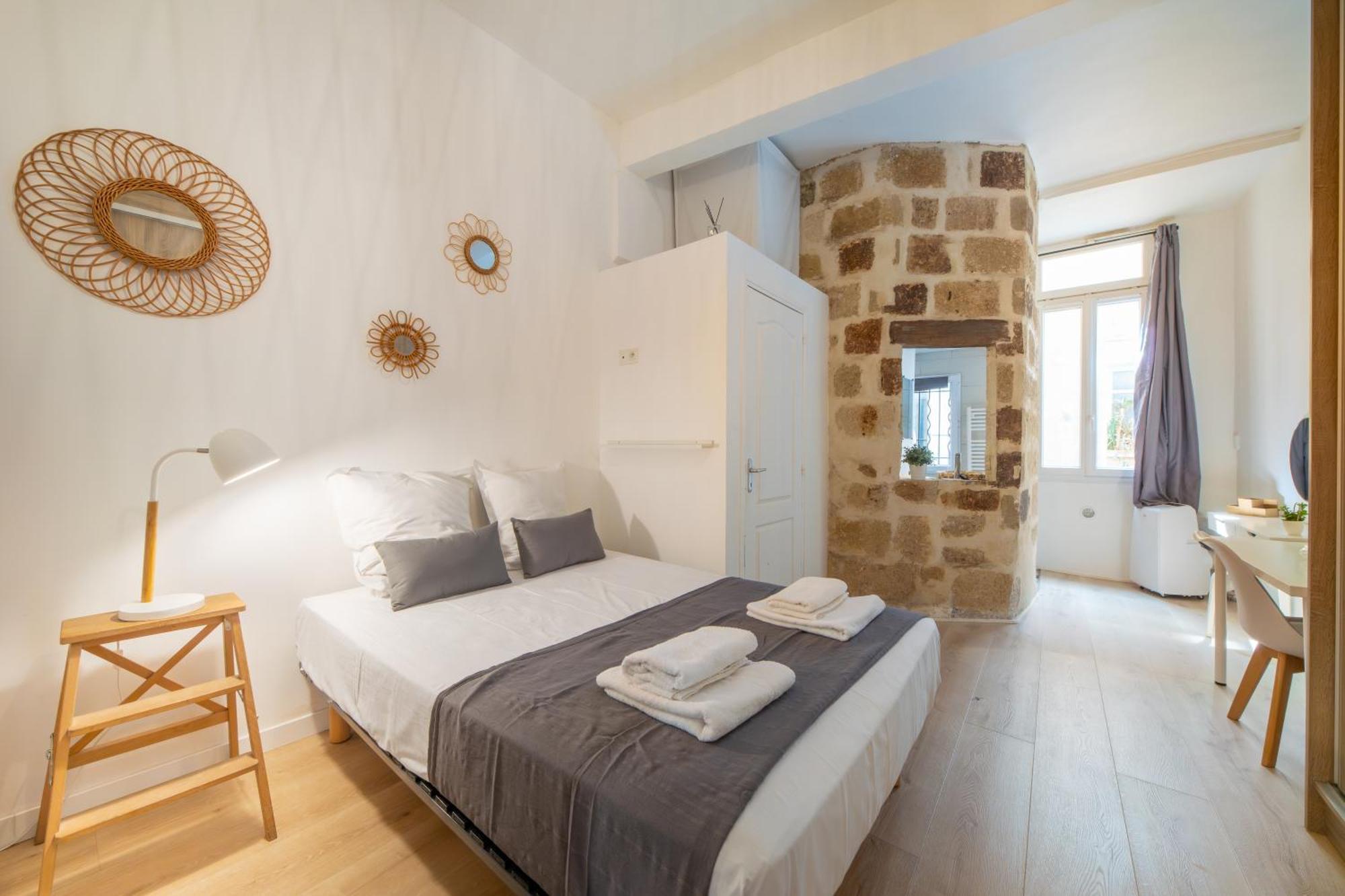 Apartment Le Sepulcre - Quartier Historique - 600m De La Place De La Comedie - Climatisation